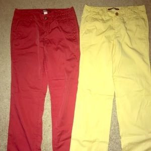LOT: 2 pairs of Gap size 1 .